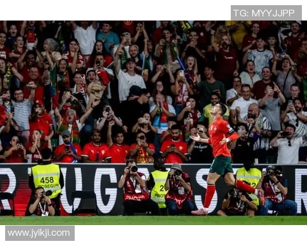 C罗对阵狼堡精彩集锦回顾展现传奇球员的巅峰时刻 C罗对阵狼堡精彩集锦回顾展现传奇球员的巅峰时刻